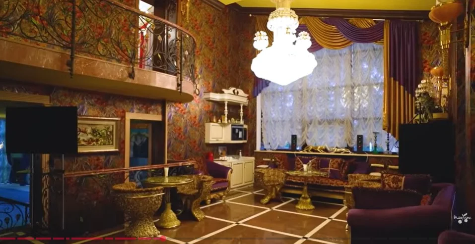 Кадр із відео/По хатах