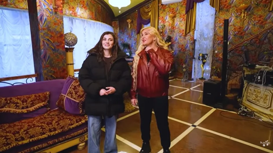 Камалія показала свій розкішний дім (Фото: Кадр із відео/По хатах)