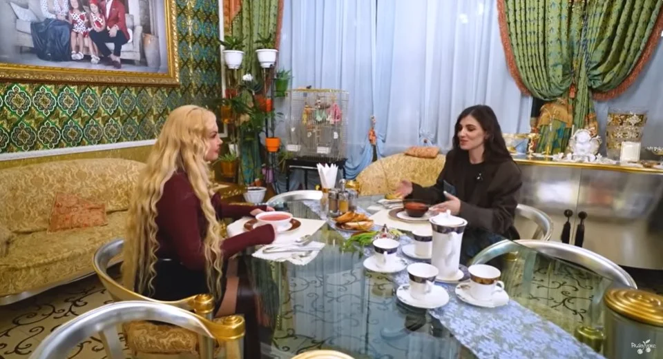 Кадр із відео/По хатах