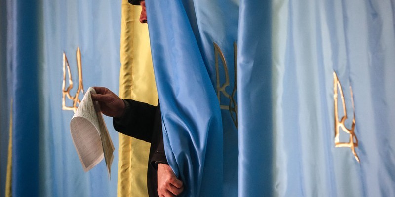 Агітація повинна бути оплачена зі спеціального рахунку виборчого фонду та мати інформацію про тираж (Фото: EPA)