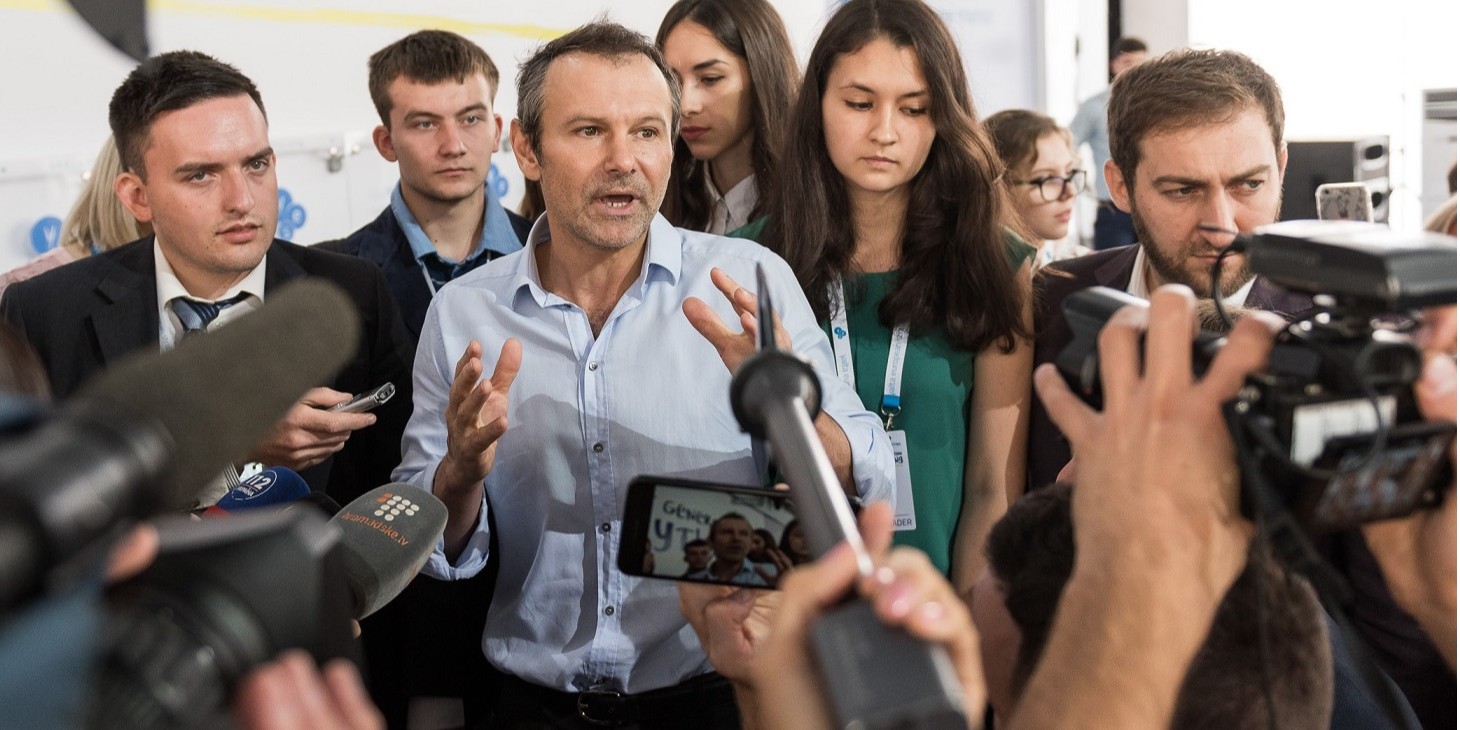 Більше року Вакарчук не давав прямої відповіді на головне запитання (Фото: Сергій Іллін / YES 2018)