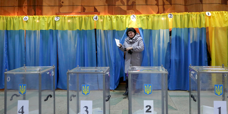По данным СМИ, наблюдатели из РФ намерены приехать на выборы в Украину (Фото: EPA)