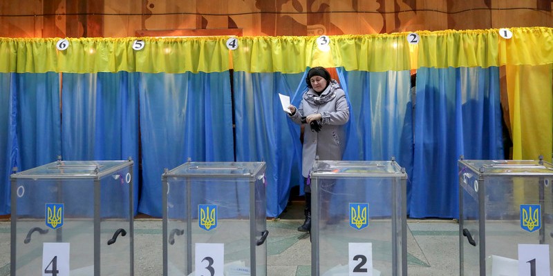 За даними ЗМІ, спостерігачі з РФ мають намір приїхати на вибори в Україну (Фото: EPA)