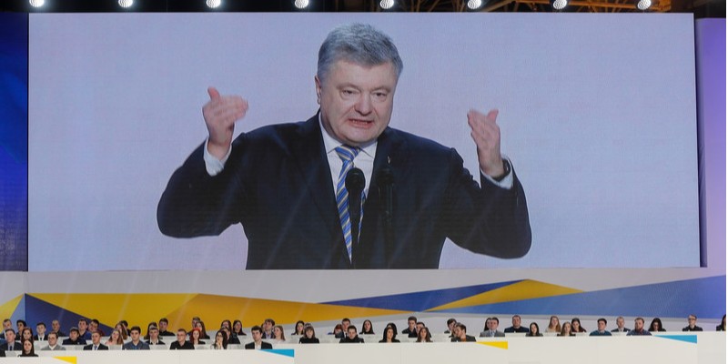 Порошенко обещает подать заявку на вступление в ЕС и получить план действий по членству в НАТО (Фото: EPA)