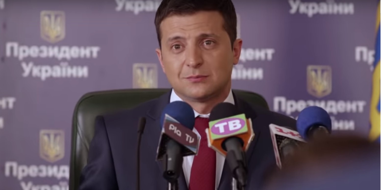 В КИУ напоминают, что финансирование агитации не из фонда кандидата является незаконным (Фото: Кадр из сериала Слуга народа)
