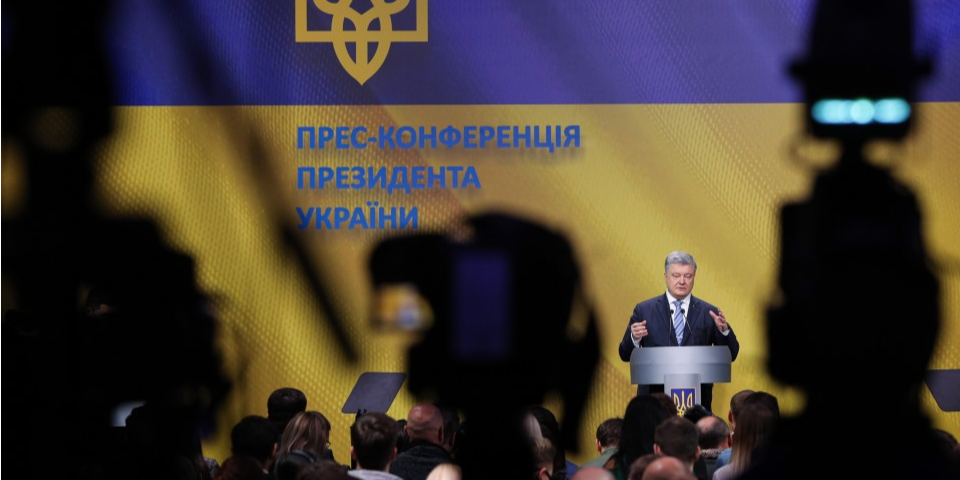 Порошенко опирается на достижения первого срока, другие кандидаты - на свои обещания (Фото: Пресс-служба АП)
