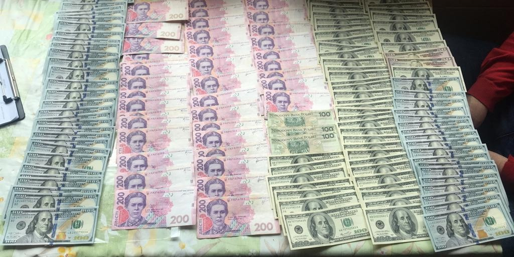 Під час обшуків вилучили готівку (Фото: СБУ)