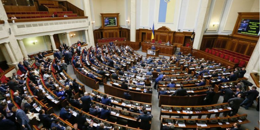 Українці готові провести в парламент шість партій (Фото: EPA)