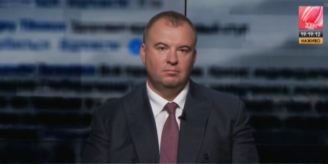 Олег Гладковский обвиняет журналистов во лжи (Фото: скрин видео ZIK)