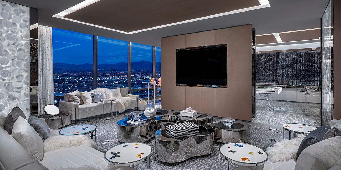 Медиа лаунж зона номера Empathy Suite (Фото: @Clint Jenkins / Courtesy of Palms Casino Resort, Las Vegas)
