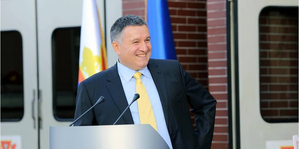 Аваков уверяет, что МВД не поддерживает ни одного из кандидатов в президенты (Фото: Арсен Аваков via Facebook)