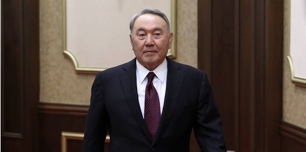 В Казахстане существует культ личности Назарбаева (Фото: REUTERS / Mukhtar Kholdorbekov)