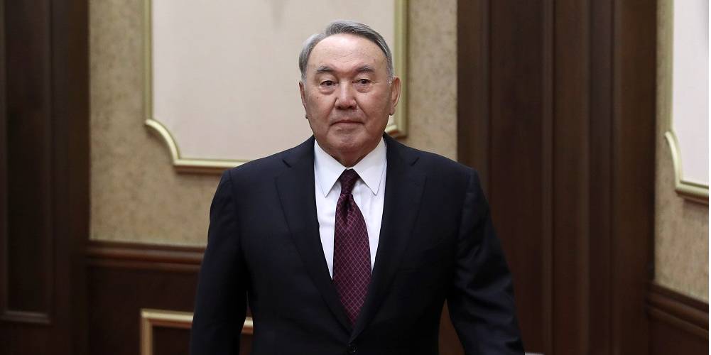 У Казахстані існує культ особи Назарбаєва (Фото: REUTERS / Mukhtar Kholdorbekov)