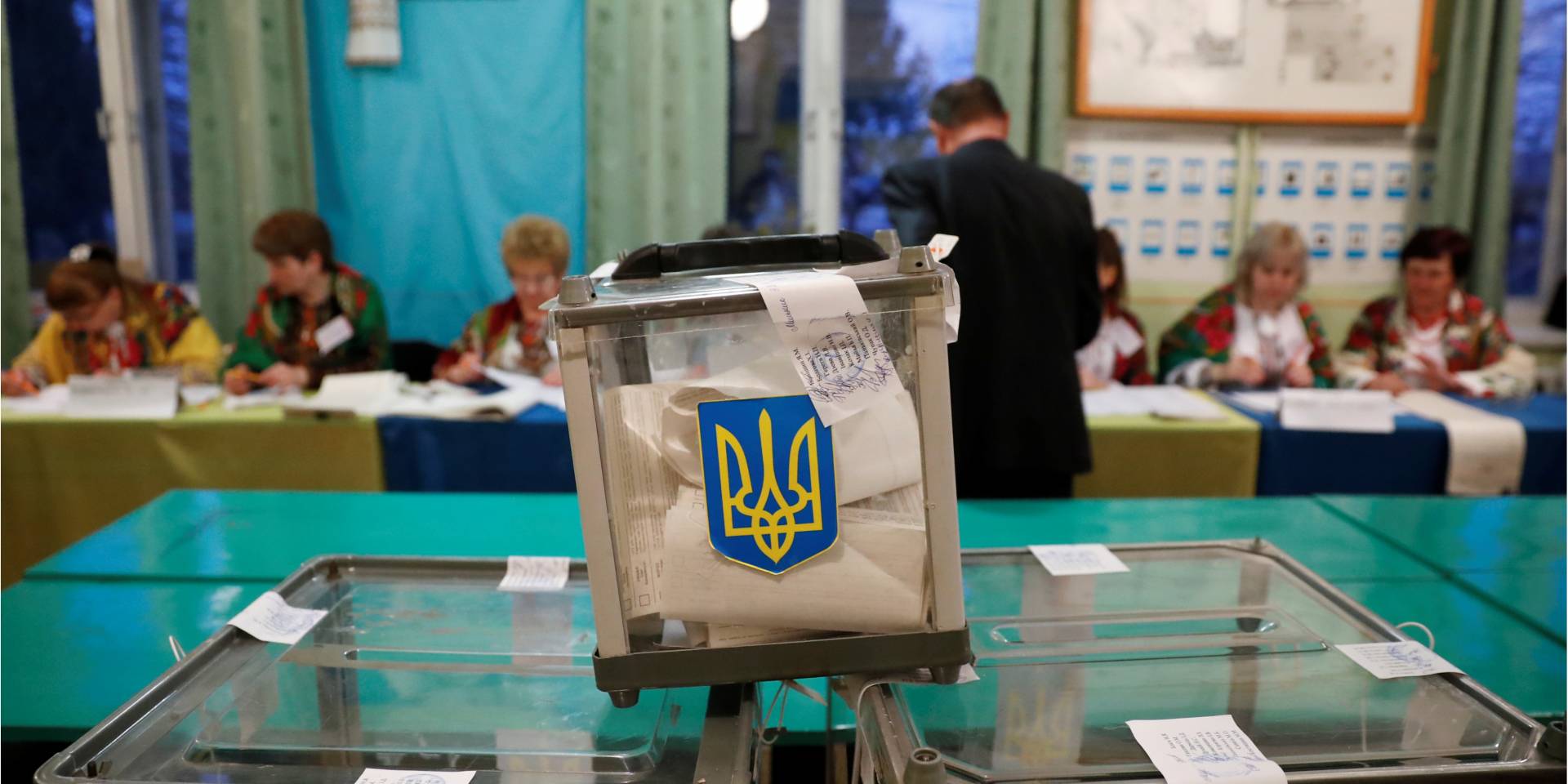 Голосування завершилося о 20:00 (Фото: REUTERS / Kacper Pempel)