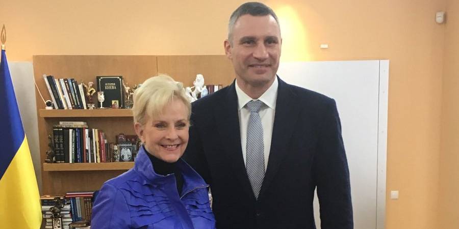 Маккейн вже прибула до Києва та зустрілася з мером столиці Віталієм Кличком (Фото: Cindy McCain / Twitter)