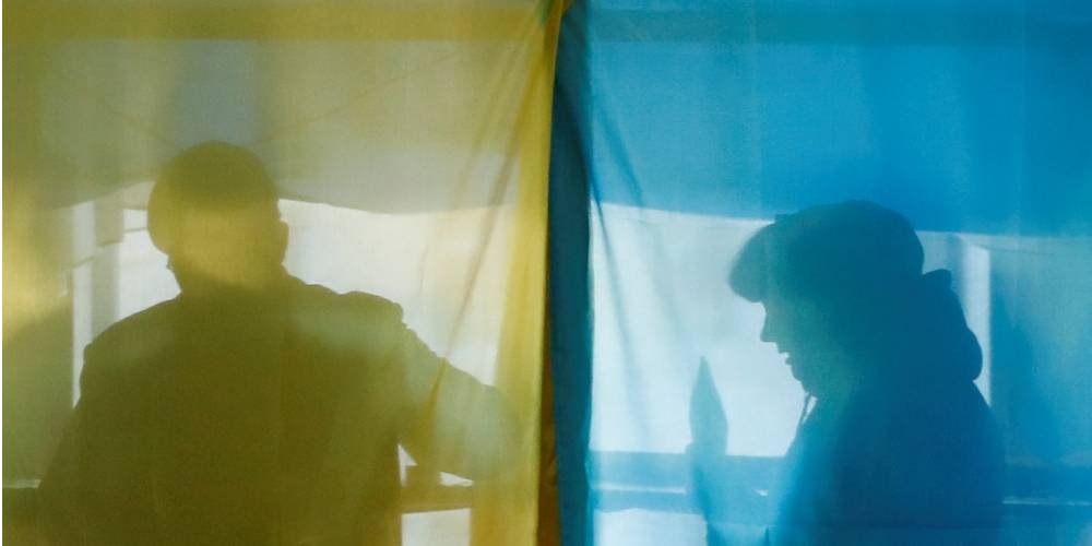Проголосовать до открытия участков избирателям разрешили члены комиссии (Фото: Kacper Pempel/Reuters)