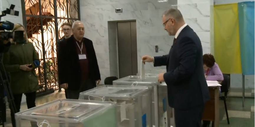 Вілкул проголосував на президентських виборах (Фото: Скрін відео Олександр Вілкул)