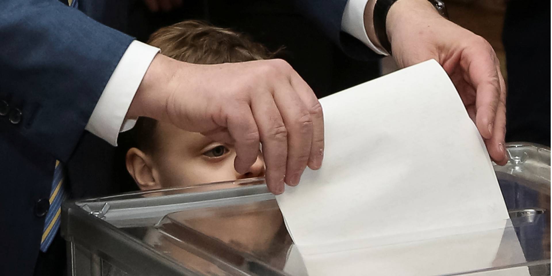На виборах президента України проголосували 45,08% виборців (Фото: REUTERS / Viacheslav Ratynskyi)