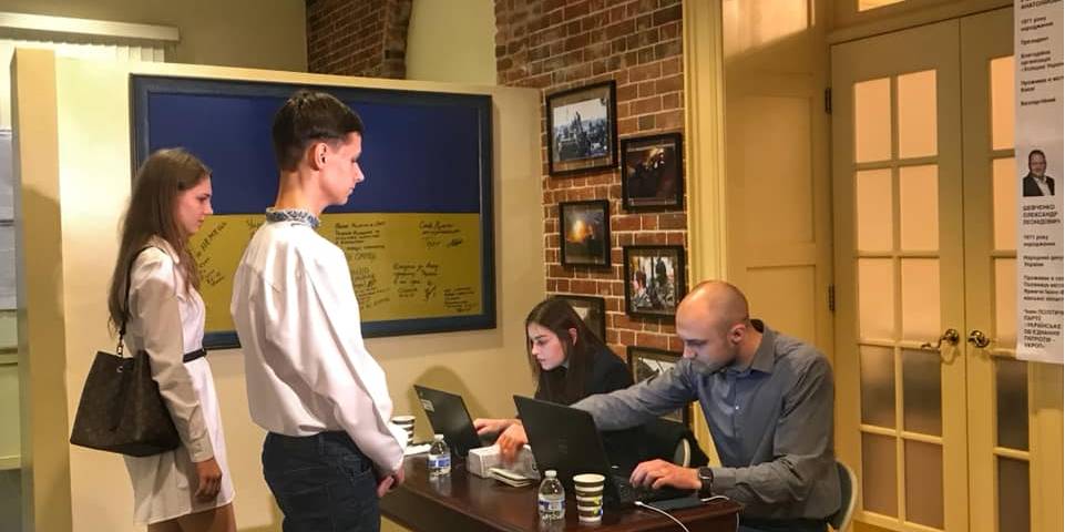 В Вашингтоне открылся избирательный участок (Фото: Facebook / Embassy of Ukraine in the USA)