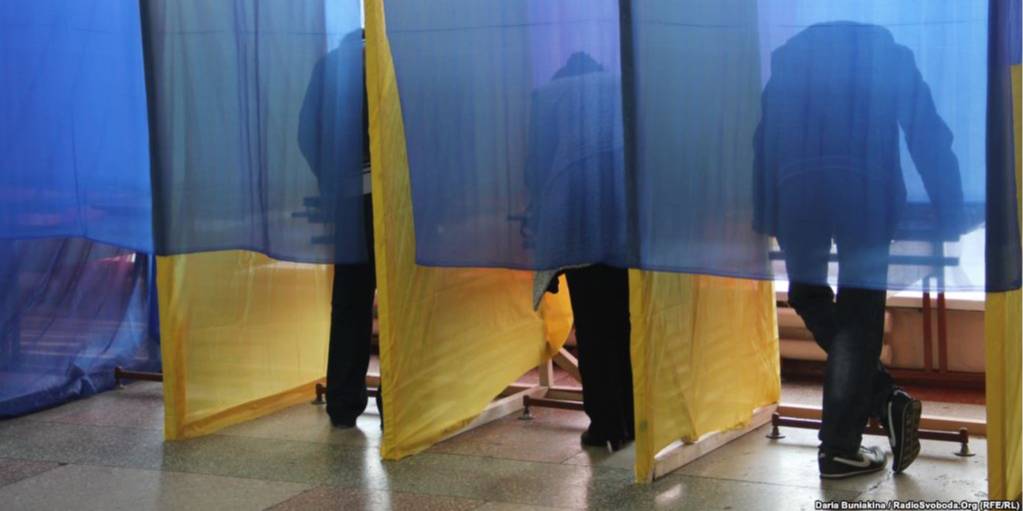 Бюлетені, яких не вистачало, отримали у відповідній ОВК (Фото: Радіо Свобода)