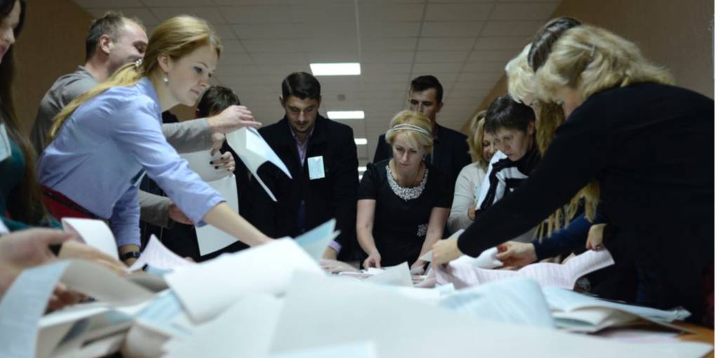 Зеленський - лідер у всіх опитуваннях (Фото: REUTERS / Kacper Pempel)