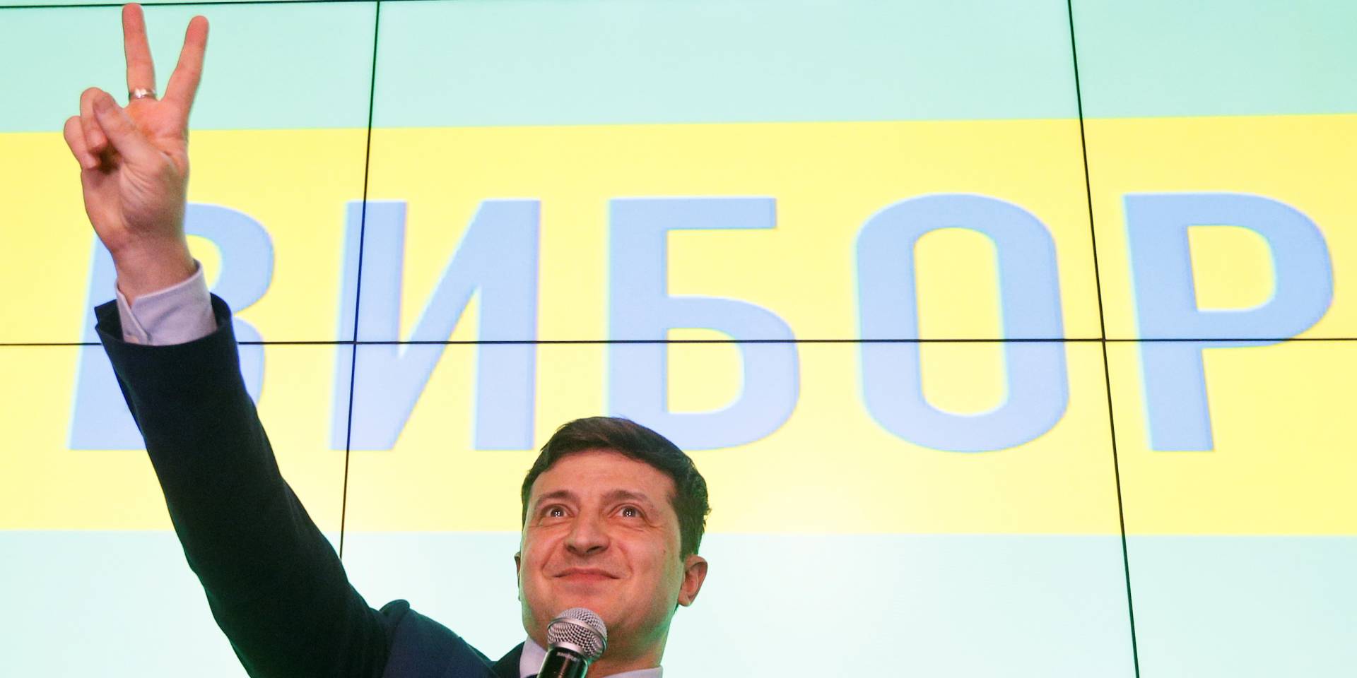 Зеленський в день виборів подякував усім, хто голосував 