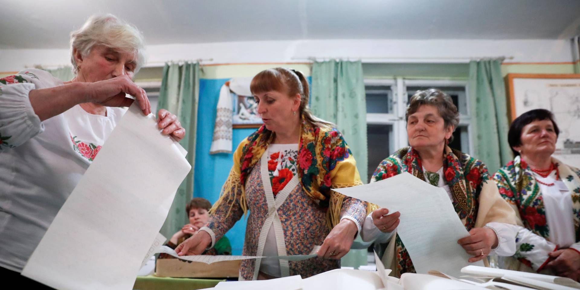 Підрахунок голосів виборців майже завершено (Фото: REUTERS / Kacper Pempel)
