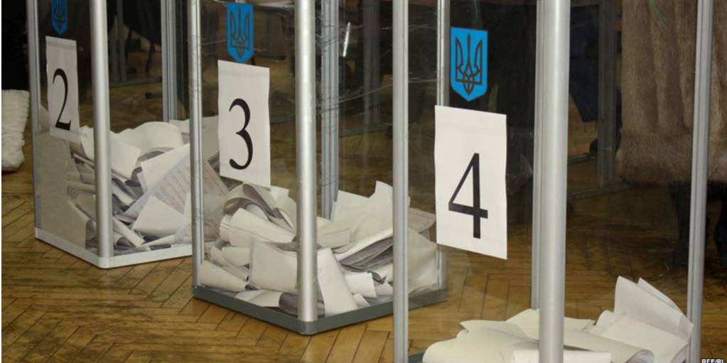 У КВУ заявили, що формально у списках присутні люди, які померли перед голосуванням (Фото: Радіо Свобода)