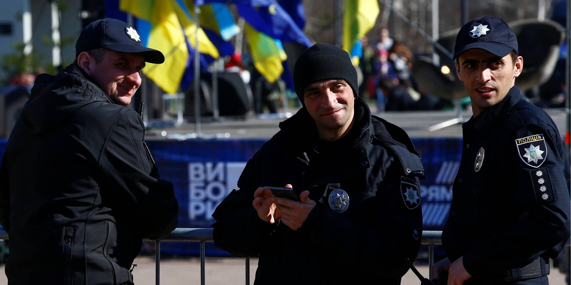 На выборах не смогли проголосовать 40% полицейских, спасателей и нацгвардейцев (Фото: REUTERS / Vasily Fedosenko)
