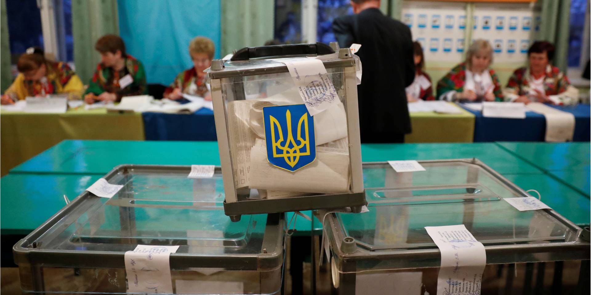 Соціолог переконана, що прихильники ключових кандидатів більш схильні до Зеленського (Фото: REUTERS / Kacper Pempel)