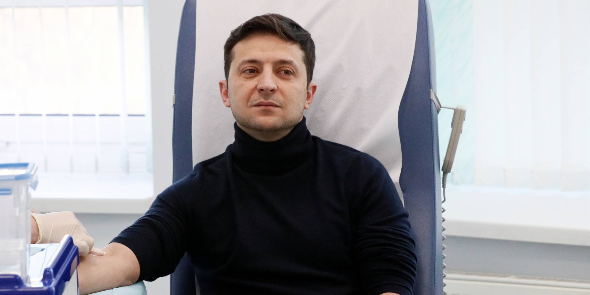 В штабе Порошенко рекомендуют Зеленскому пересдать анализы (Фото: REUTERS / Valentyn Ogirenko)