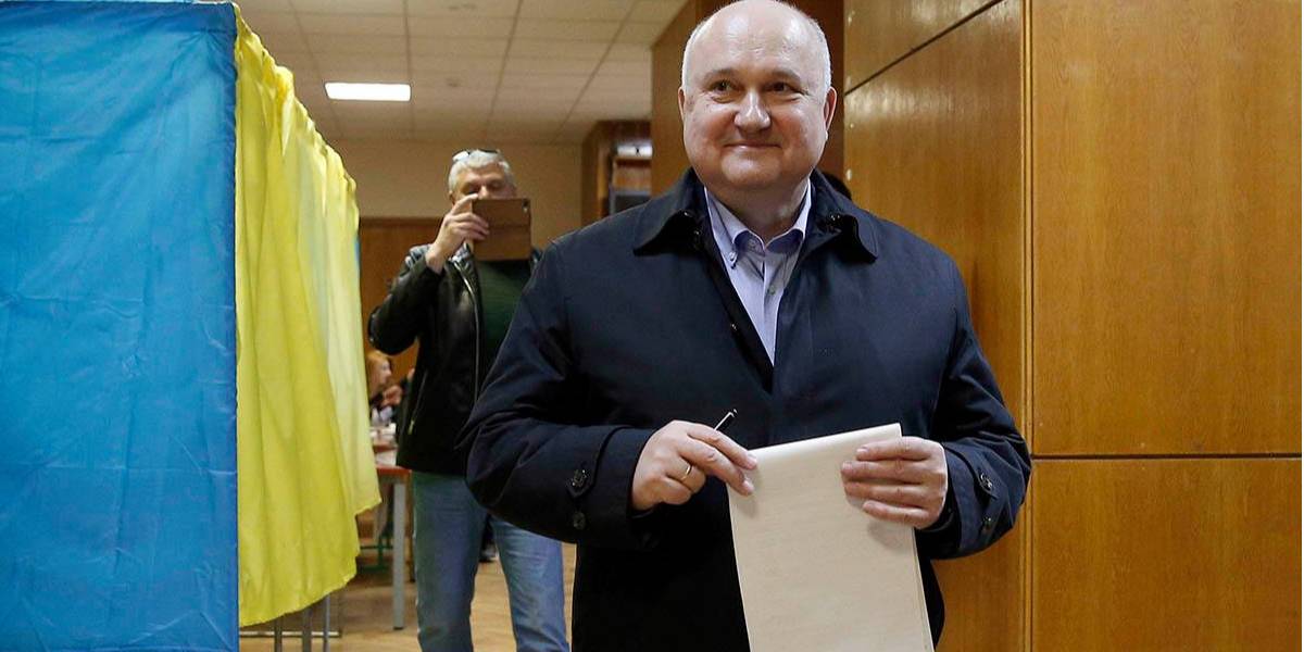 Екс-голові СБУ Смешку вдалося посісти шосте місце в першому турі, випередивши Ляшка та Вілкула (Фото: Смешко2019 via Facebook)