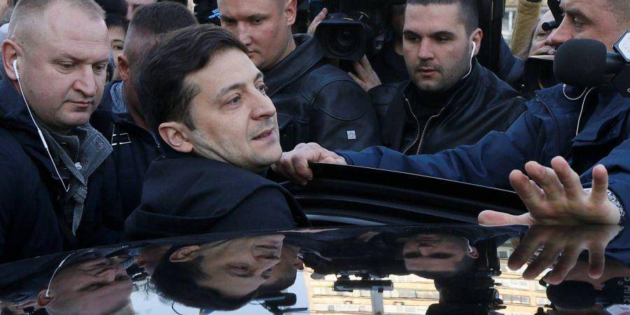 Нацполиция усилила охрану Зеленского перед вторым туром выборов (Фото: REUTERS/Valentyn Ogirenko)