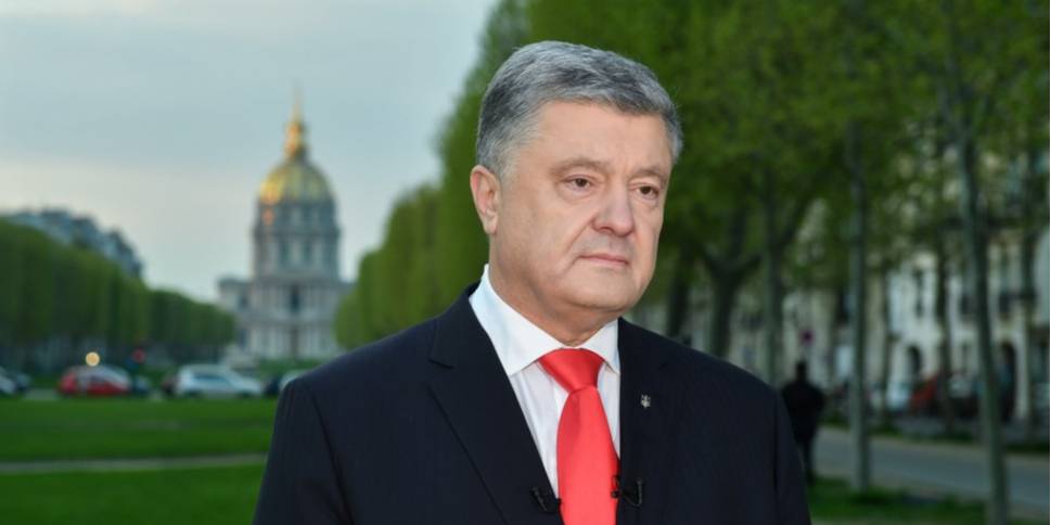 Порошенко призвал Зеленского не прятаться от прессы (Фото: АП)