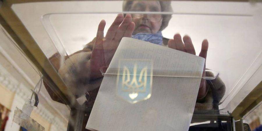 15 апреля заканчивается срок подачи заявлений для смены места голосования (Фото: Viacheslav Ratynskyi/Reuters)