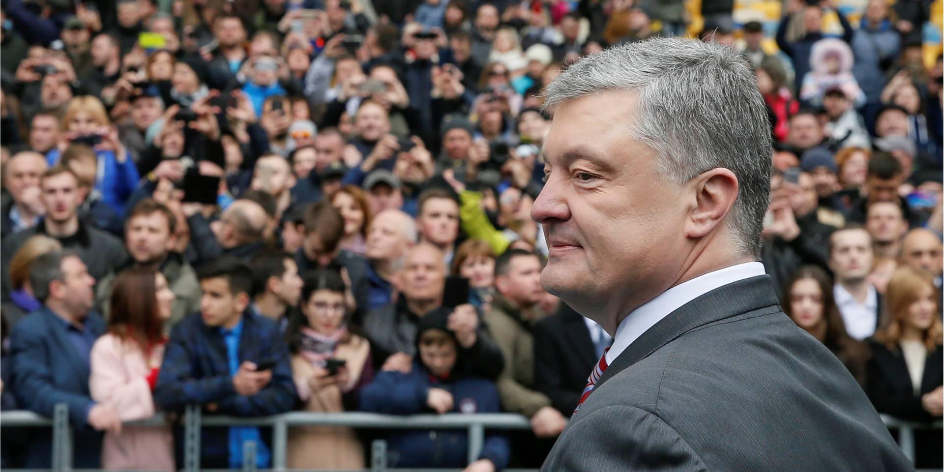 У штабі Порошенка заявили, що намагаються всіма способами донести свої меседжі людям (Фото: REUTERS / Valentyn Ogirenko)