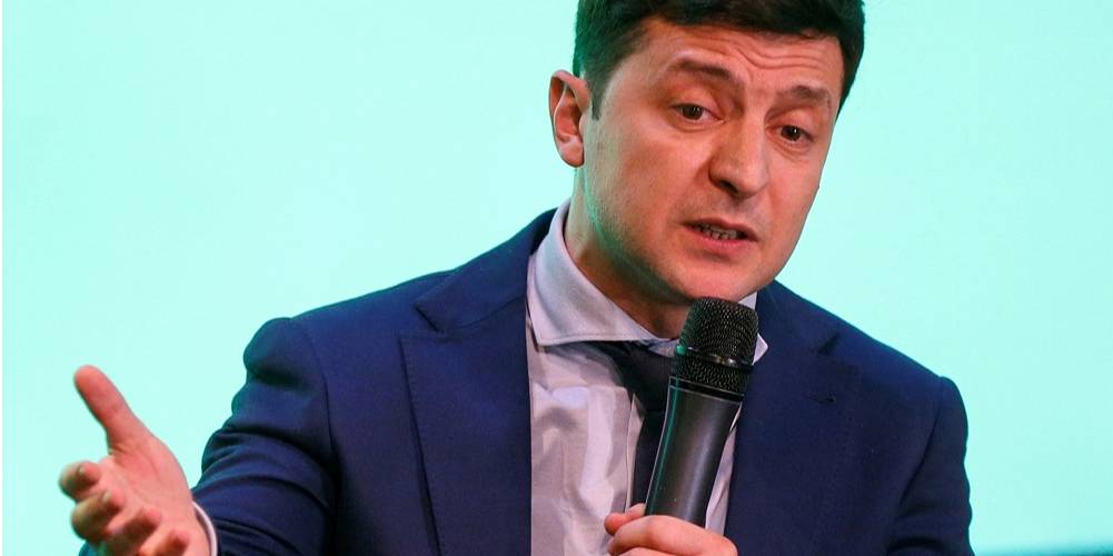 Журналисты хотят услышать ответы на вопросы от Зеленского (Фото: Valentyn Ogirenko/Reuters)
