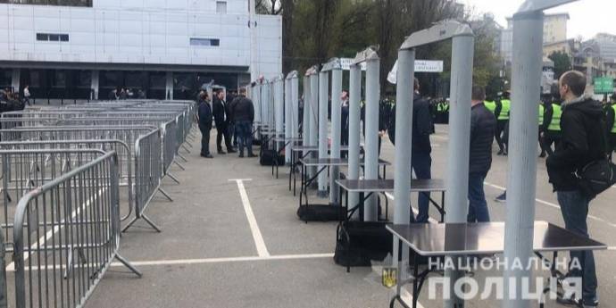 Полиция перешла на усиленный режим работы из-за дебатов (Фото: НПУ)