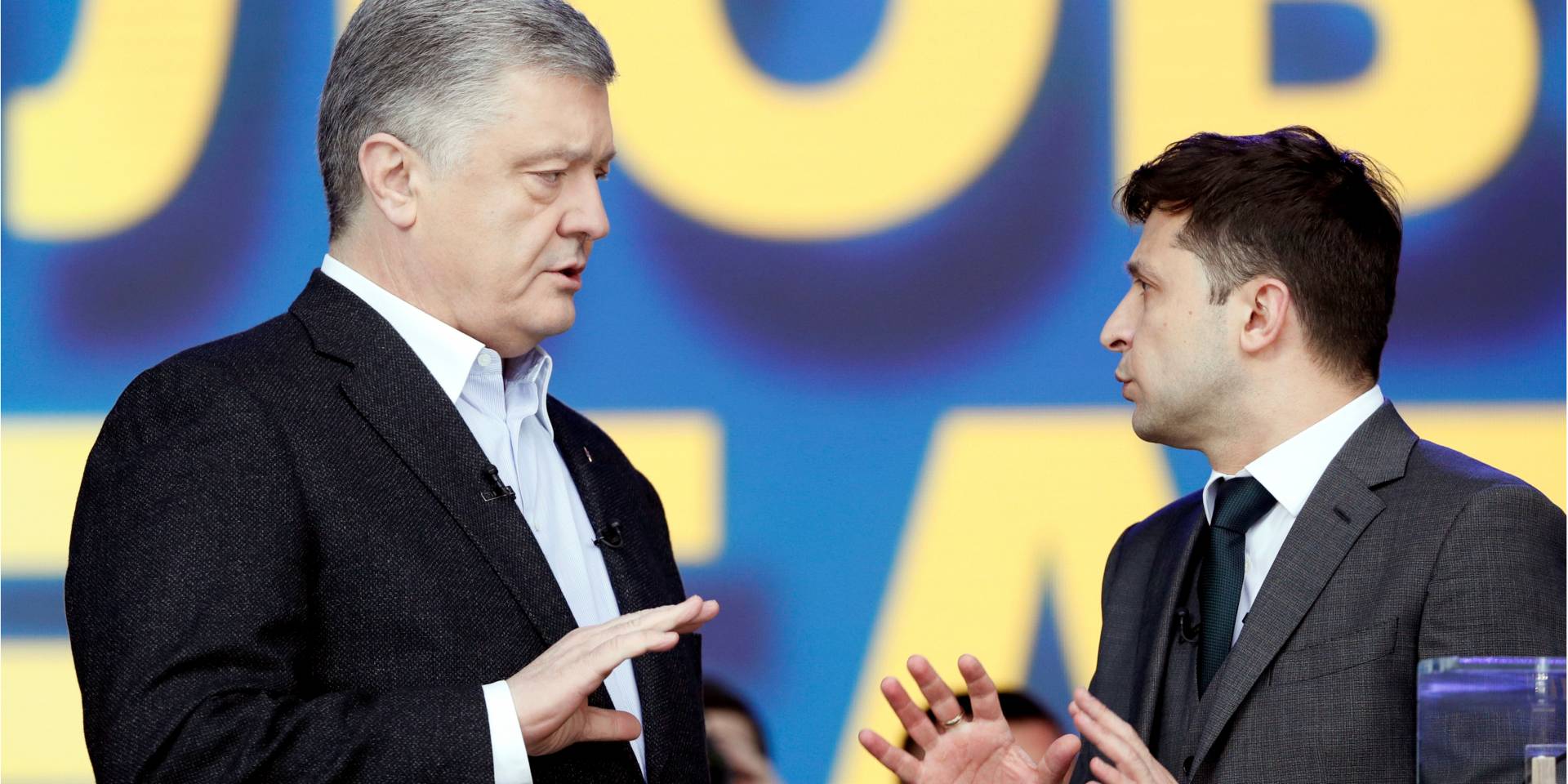Порошенко и Зеленский все-таки дискутировали на одной сцене (Фото: REUTERS / Valentyn Ogirenko)