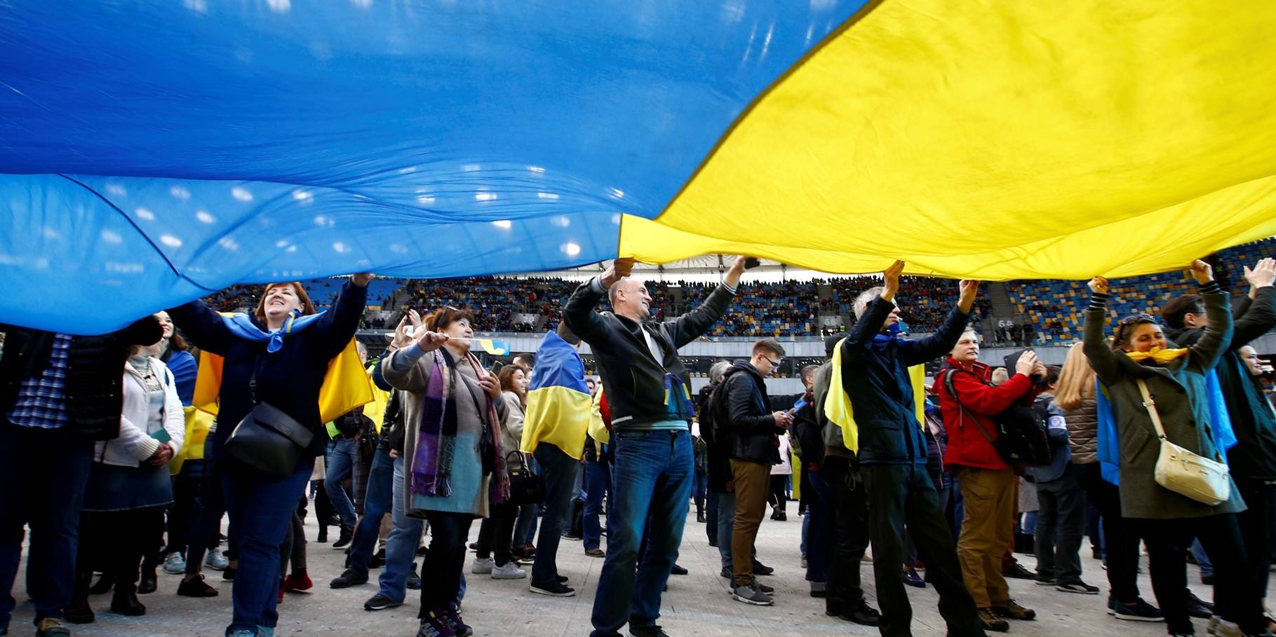 Зрители присоединились к исполнению гимна (Фото: REUTERS/Vasily Fedosenko)