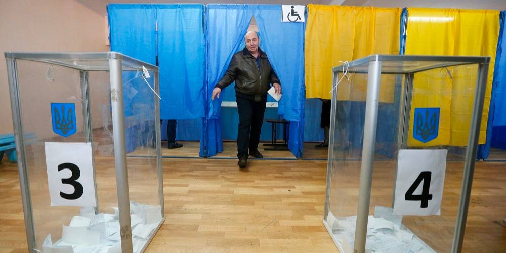 Українці обирають президента (Фото: Valentyn Ogirenko / Reuters)