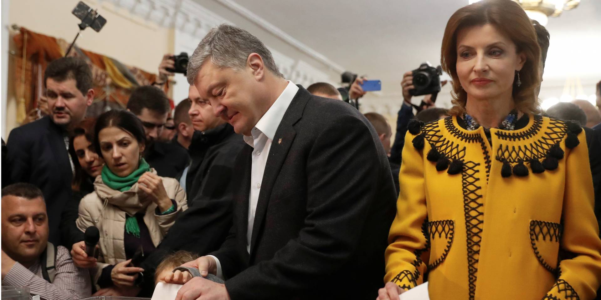 Порошенко голосував у Будинку офіцерів (Фото: REUTERS / Vasily Fedosenko)