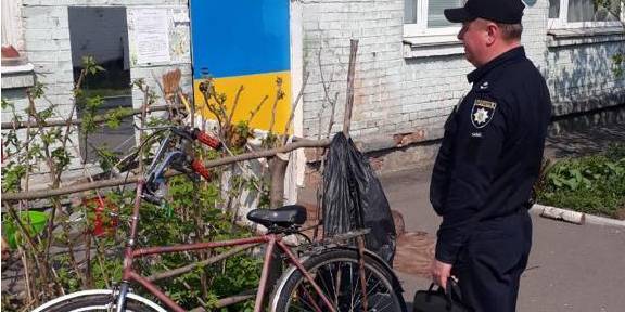 Житель Кагарлика вкрав бюлетень і втік на велосипеді (Фото: Нацполіція)