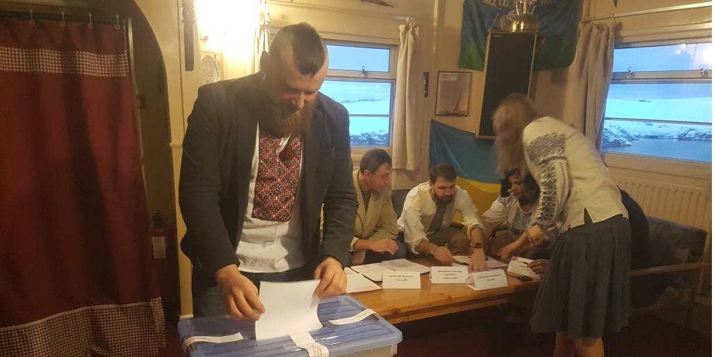 Полярный спецучасток обустроили в баре Фарадей (Фото: UAC.GOV.UA)