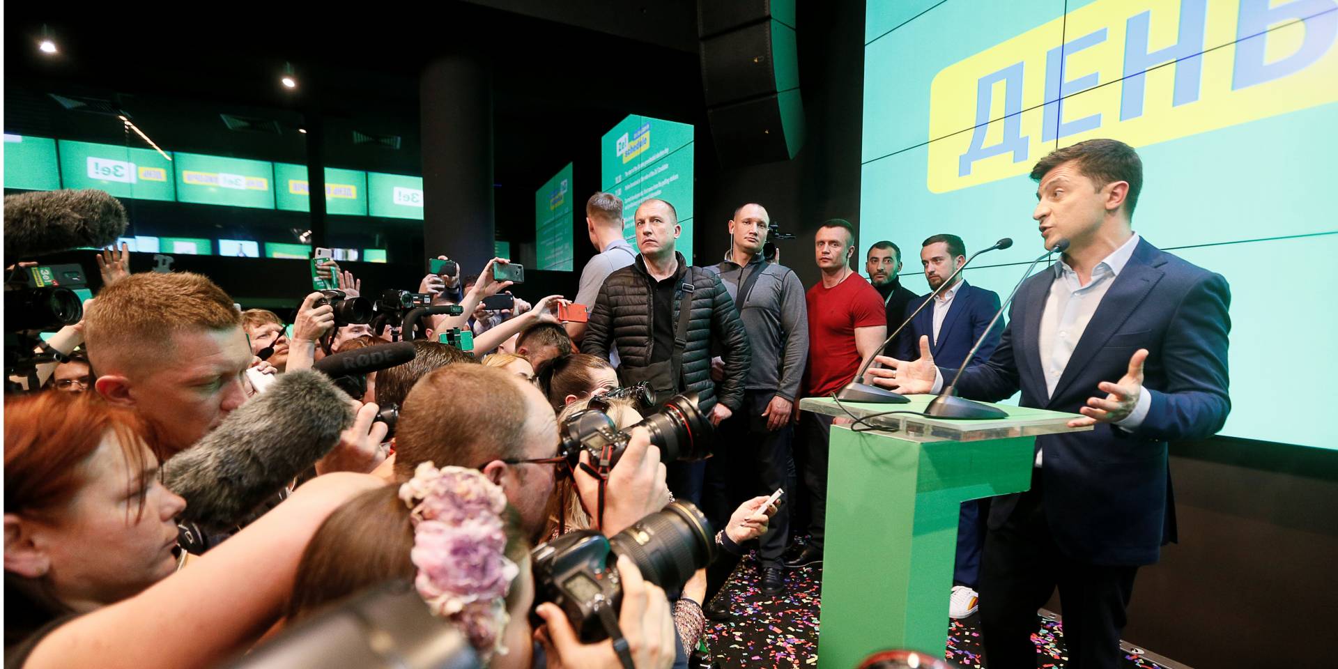 Тепер Зеленському належить стати президентом не лише в кіно, нагадують світові ЗМІ (Фото: REUTERS / Valentyn Ogirenko)
