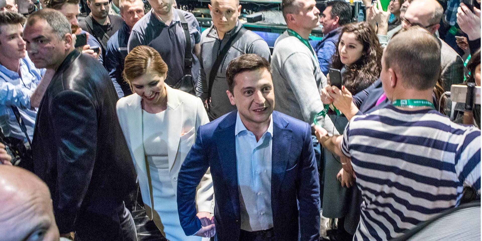 Зеленский встретил известие об итоге экзитполов вместе со своей супругой Еленой (Фото: Александр Медведев / НВ)