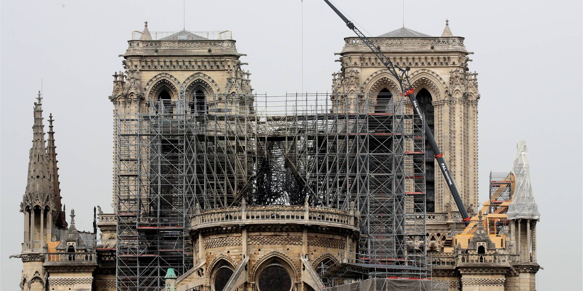 Сейчас собор закрыт для посетителей (Фото: REUTERS/Gonzalo Fuentes)
