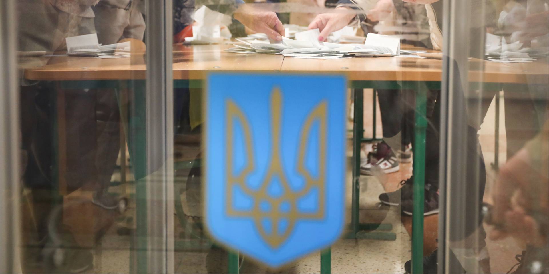Згідно із законом ЦВК зобов'язана оголосити результати виборів не пізніше 1 травня (Фото: REUTERS / Konstantin Chernichkin)
