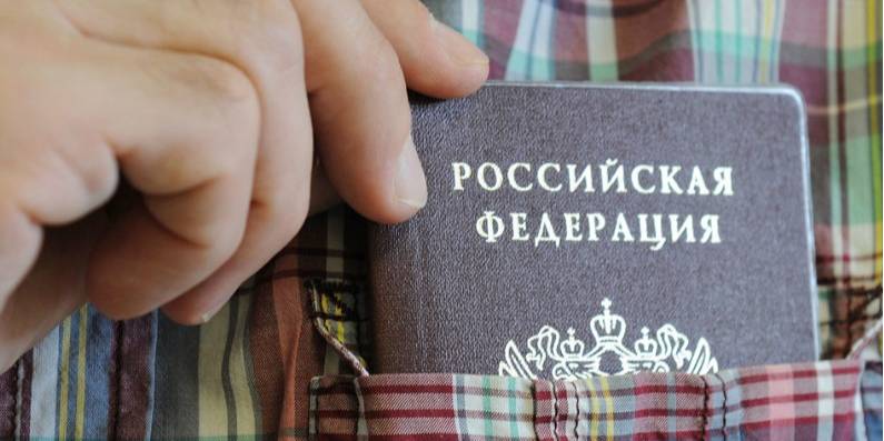 Росія видає паспорти на окупованих територіях, щоб потім мати підстави заявити, що захищає своїх (Фото: flickr)