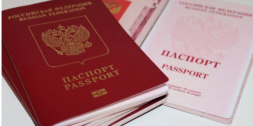 В окупованому Луганську відкрився пункт прийому документів для отримання паспортів РФ (Фото: RJA1988 / pixabay.com)